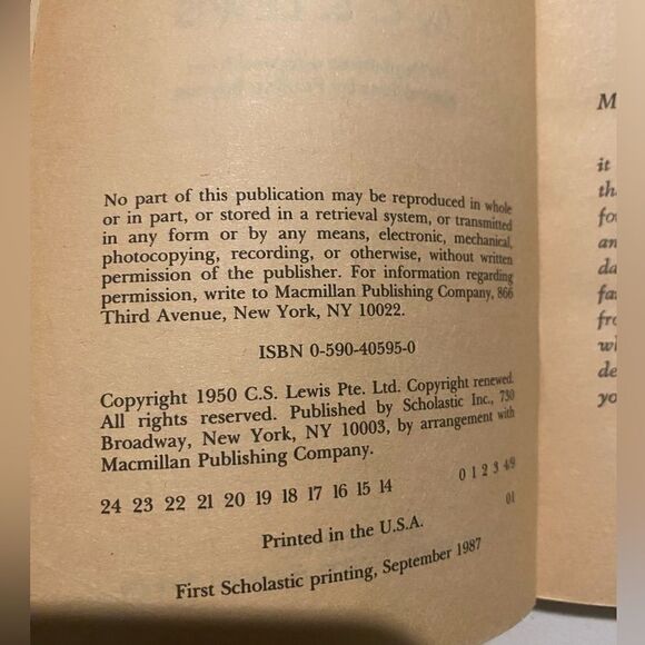 GUC - C. S. Lewis 2 Paperback Books -The Lion, The Witch & Wardrobe and Miracles - Picture 4 of 7